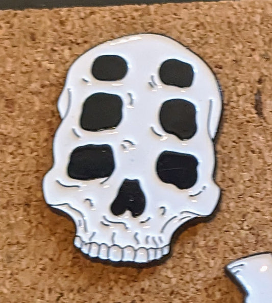 Distorted Skull Pin